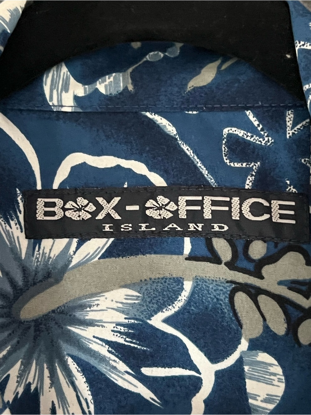 Box Office Island Hawaiian Floral Button Up Shirt Blue White Men’s Large - Picture 4 of 5
